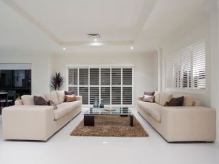 Transform your space with mini blinds – a modern and cost-effective window covering solution.